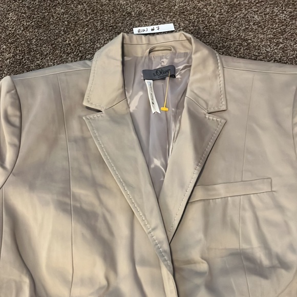2/$20 Size 8 blazer in excellent condition - Picture 3 of 6